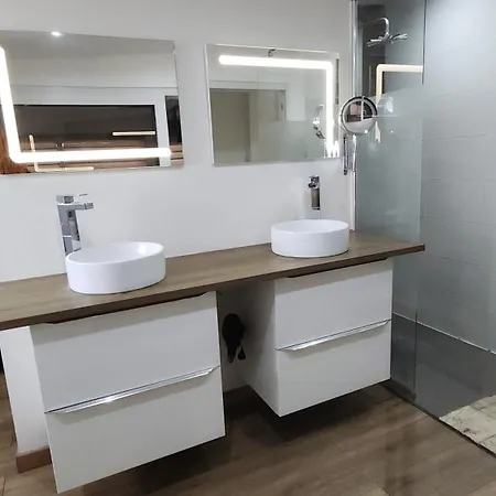 De Avec Piscine, Billard&pétanque Hébergement de vacances