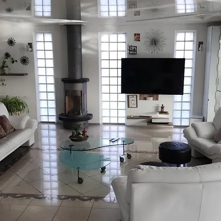 De Avec Piscine, Billard&pétanque Hébergement de vacances