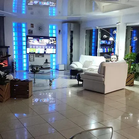 De Avec Piscine, Billard&pétanque Hébergement de vacances *