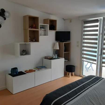 Holiday home De Avec Piscine, Billard & Petanque Saint-Georges-de-Didonne