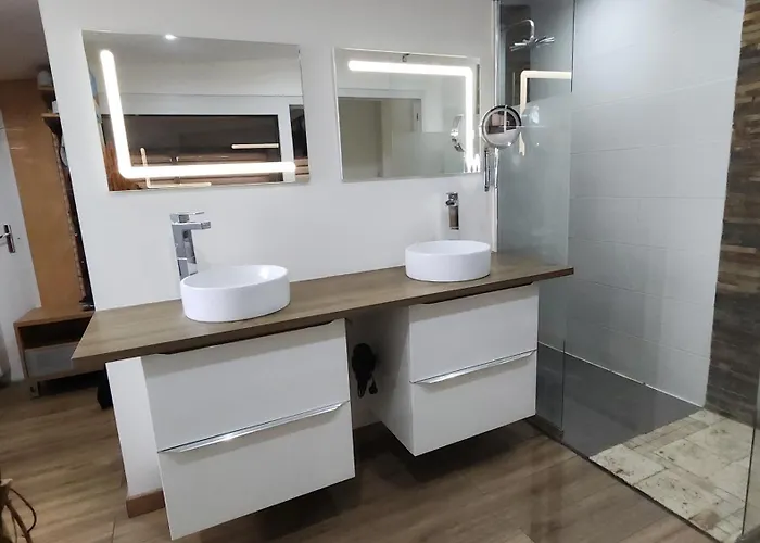 De Avec Piscine, Billard & Petanque Holiday home