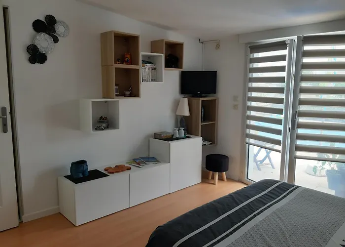 Holiday home De Avec Piscine, Billard & Petanque Saint-Georges-de-Didonne